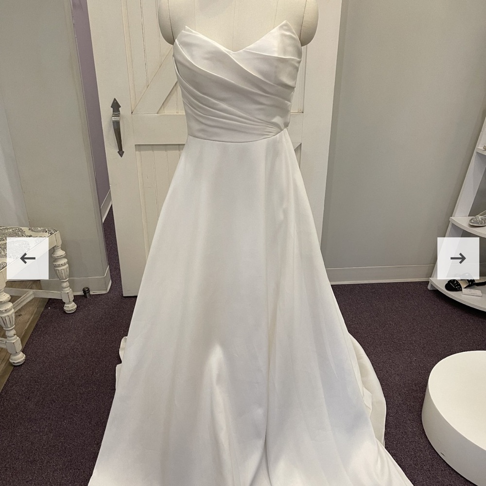 Unworn, Unaltered, Ballgown Wedding Dress